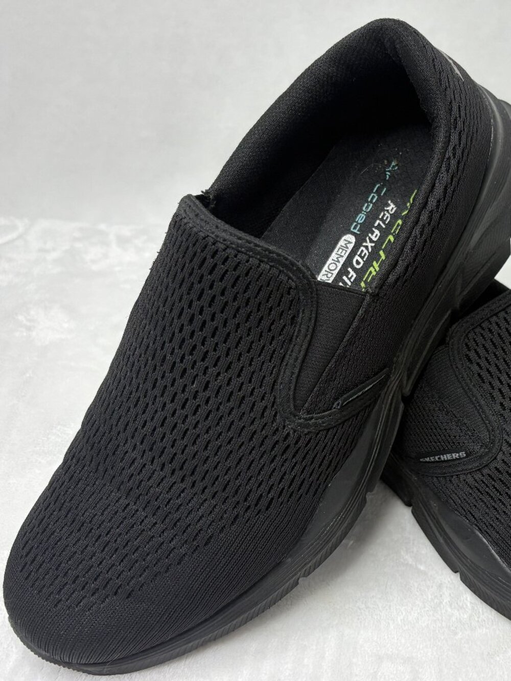 Skechers Relaxed Fit Air Cooled Memory Foam - Men's Size 9